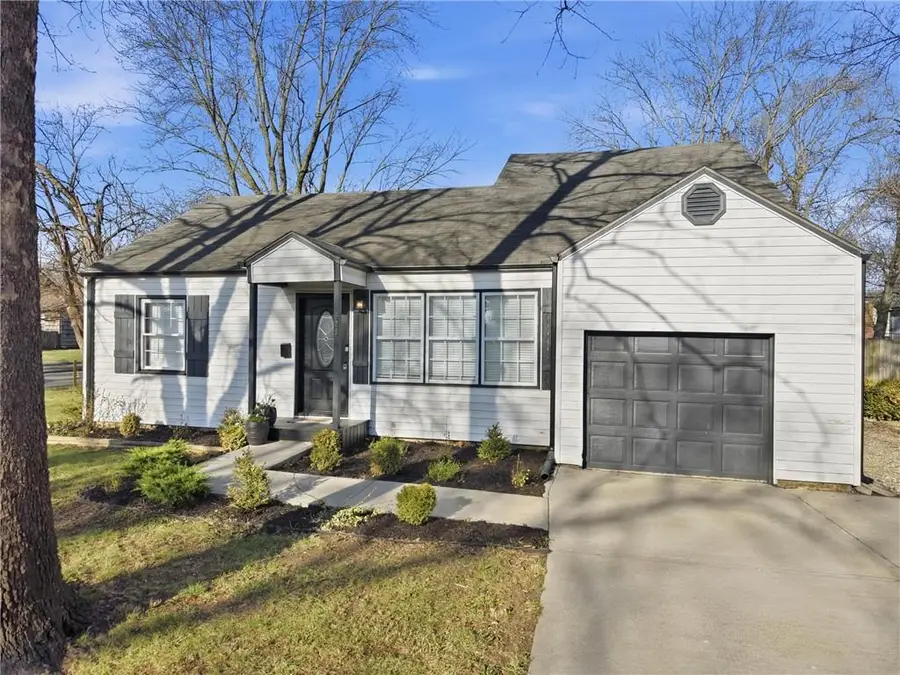 629 S Sherman Avenue, Olathe, KS 66061 - #2