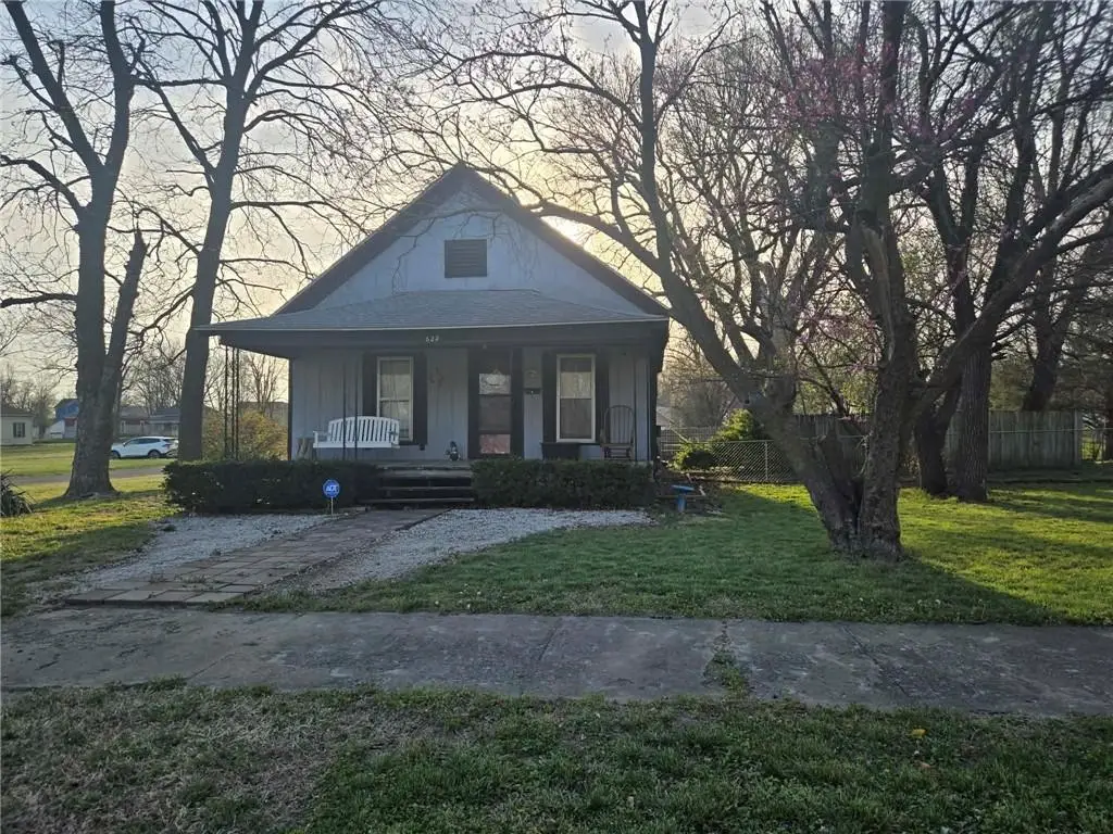 622 S Jefferson Avenue, Iola, KS 66749 - #1