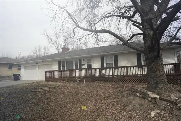 1203 S Highland Drive, Harrisonville, MO 64701