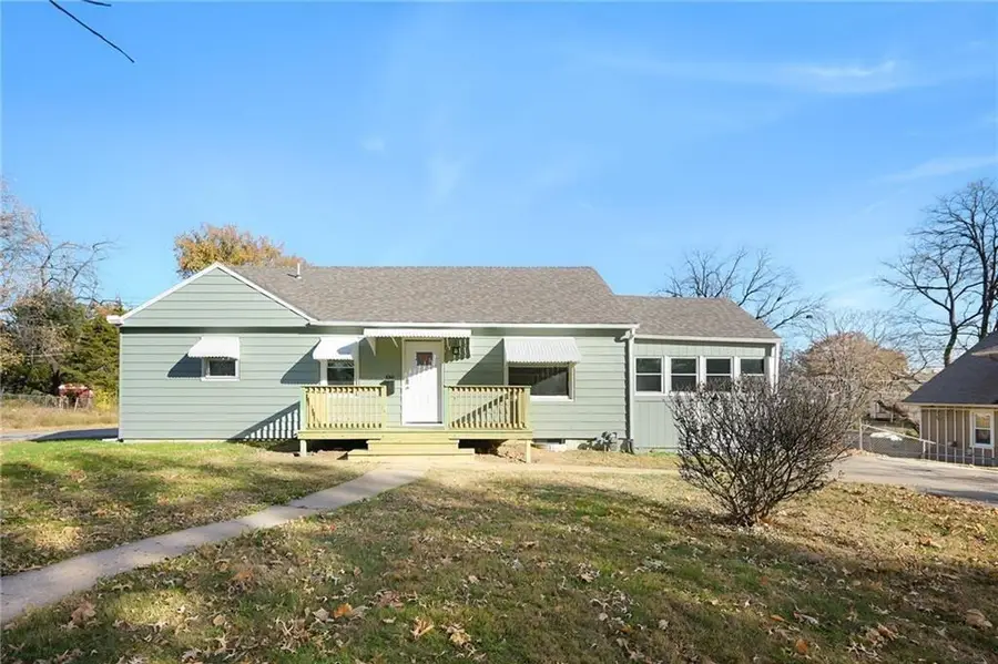 8301 Highland Avenue, Kansas City, MO 64131 - #2