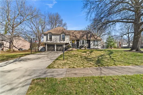 9745 Craig Drive, Overland Park, KS 66212