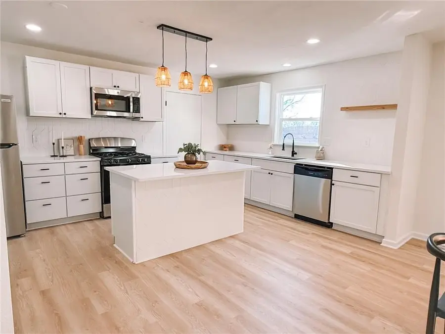 8910 Western Hills Drive, Kansas City, MO 64114 - #3