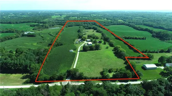 9226 427 Road, Savannah, MO 64485