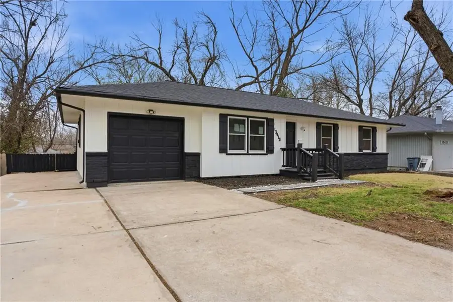 13413 Lowell Avenue, Grandview, MO 64030 - #3