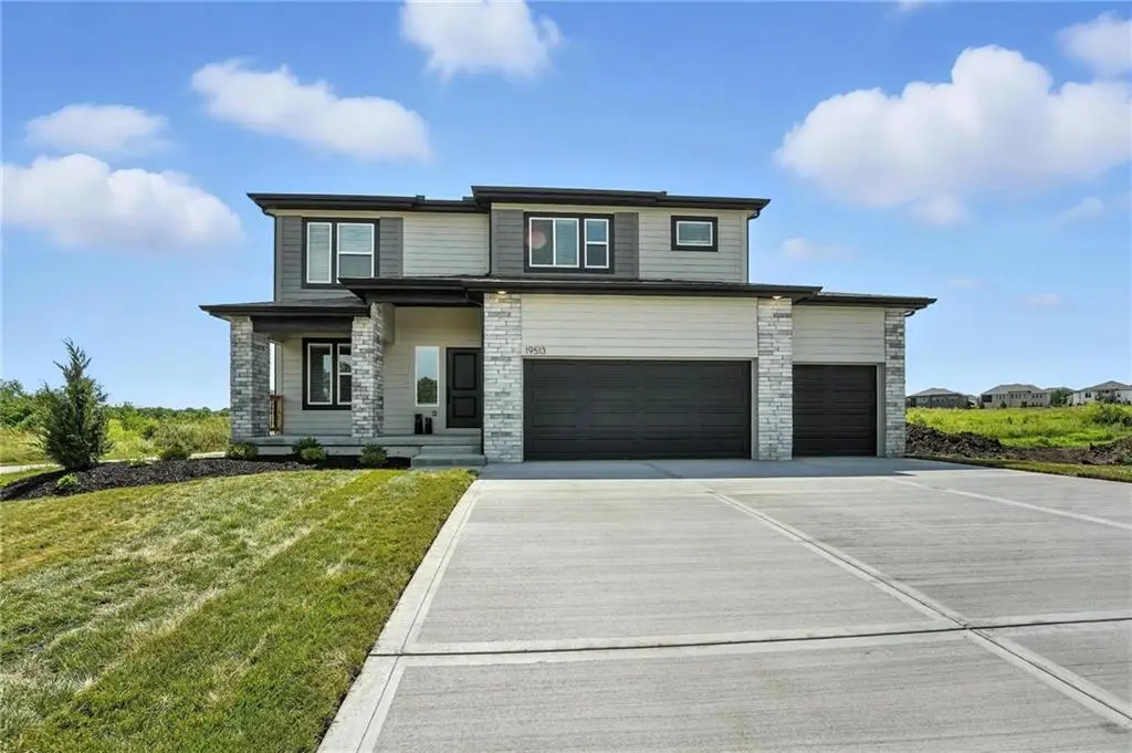 902 SW Bluebird Lane, Oak Grove, MO 64075 - #1