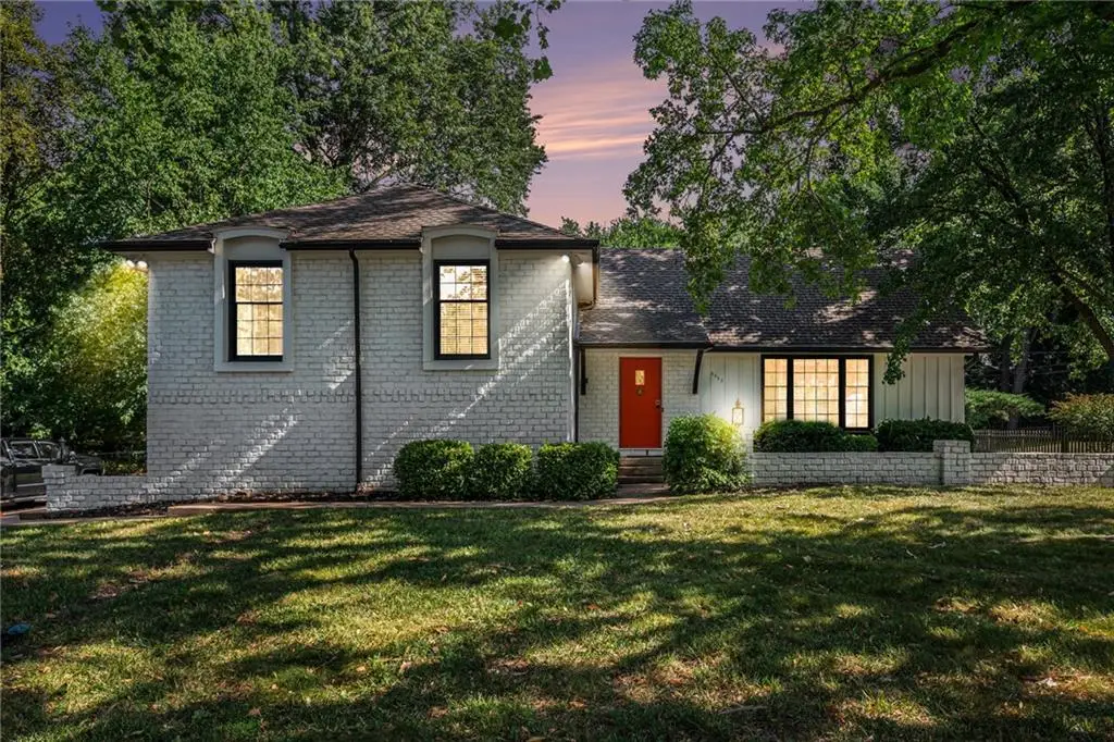 3322 W 95th Street, Leawood, KS 66206 - #1