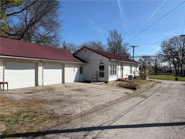 112 S Locust Street, Cameron, MO 64429