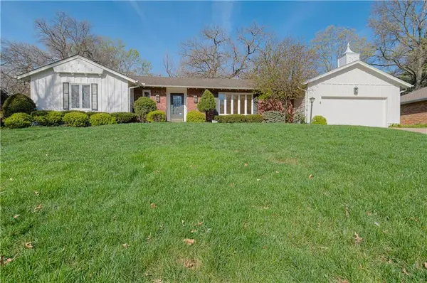 8120 Sagamore Road, Leawood, KS 66206