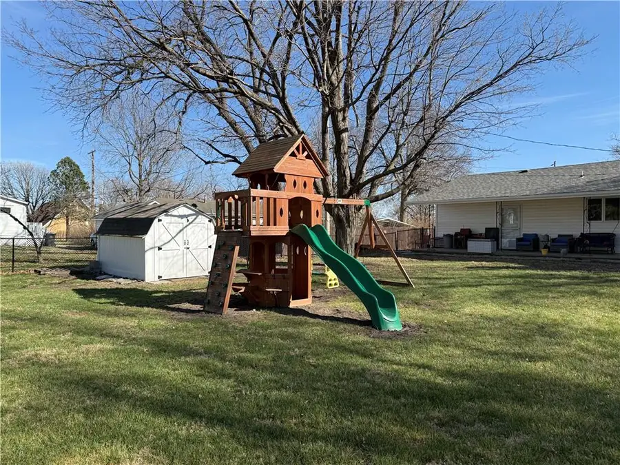 110 Osage Avenue, Hiawatha, KS 66434 - #3