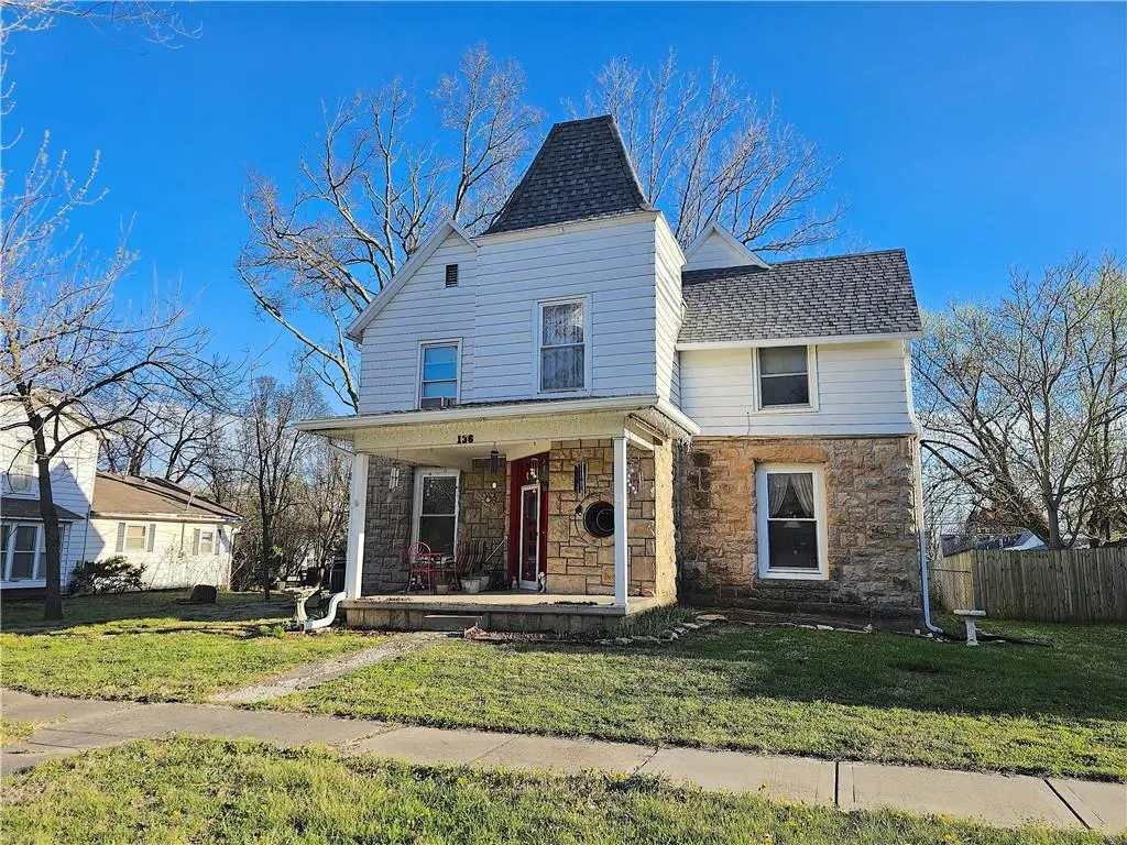 136 E 2nd Avenue, Garnett, KS 66032 - #1