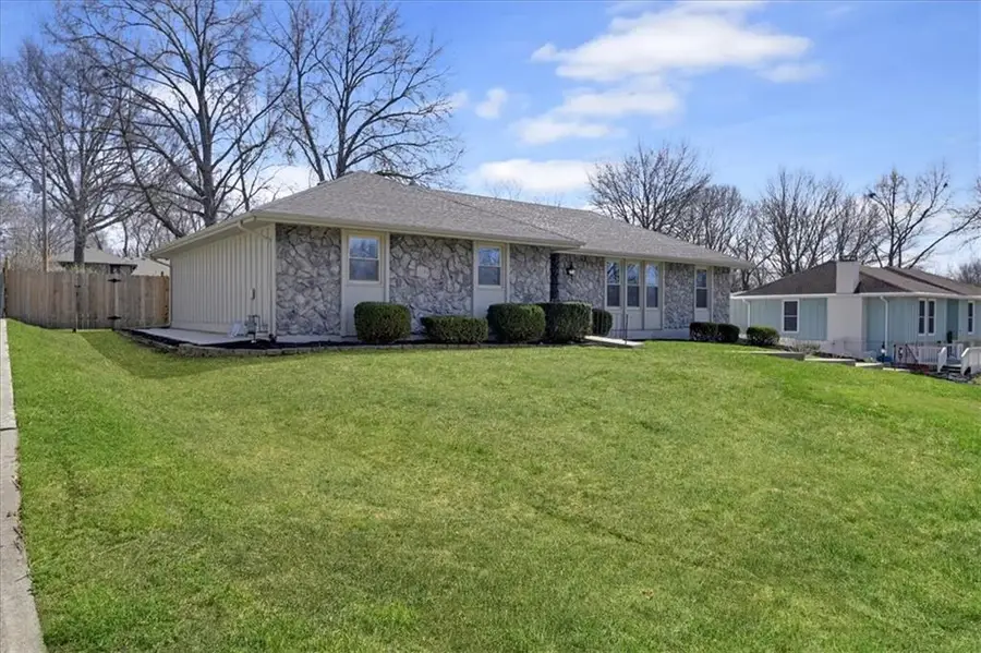 2511 S 14th Street, Leavenworth, KS 66048 - #2