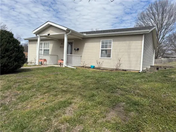 3215 Locust Street, St Joseph, MO 64507