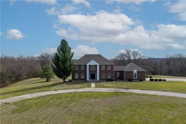 471 201st Road, Warrensburg, MO 64093