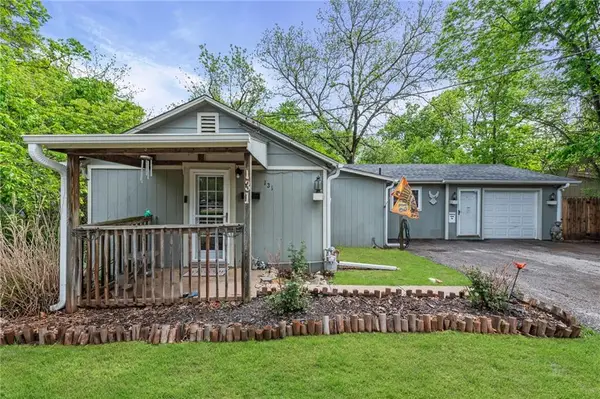 131 N Garfield Avenue, Bonner Springs, KS 66012