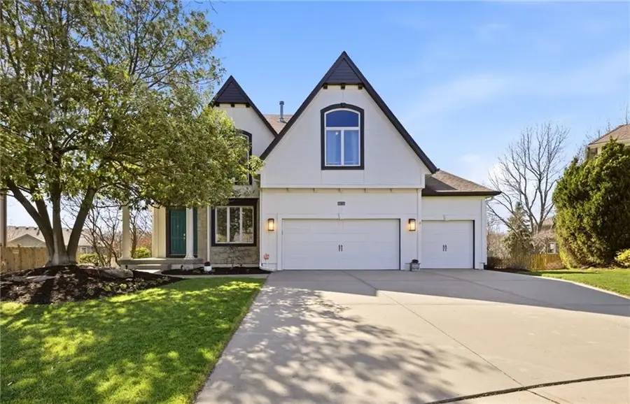 16216 Ash Street, Overland Park, KS 66085 - #2