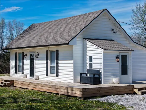 690 Ne County Rd 15504 Road, Archie, MO 64725