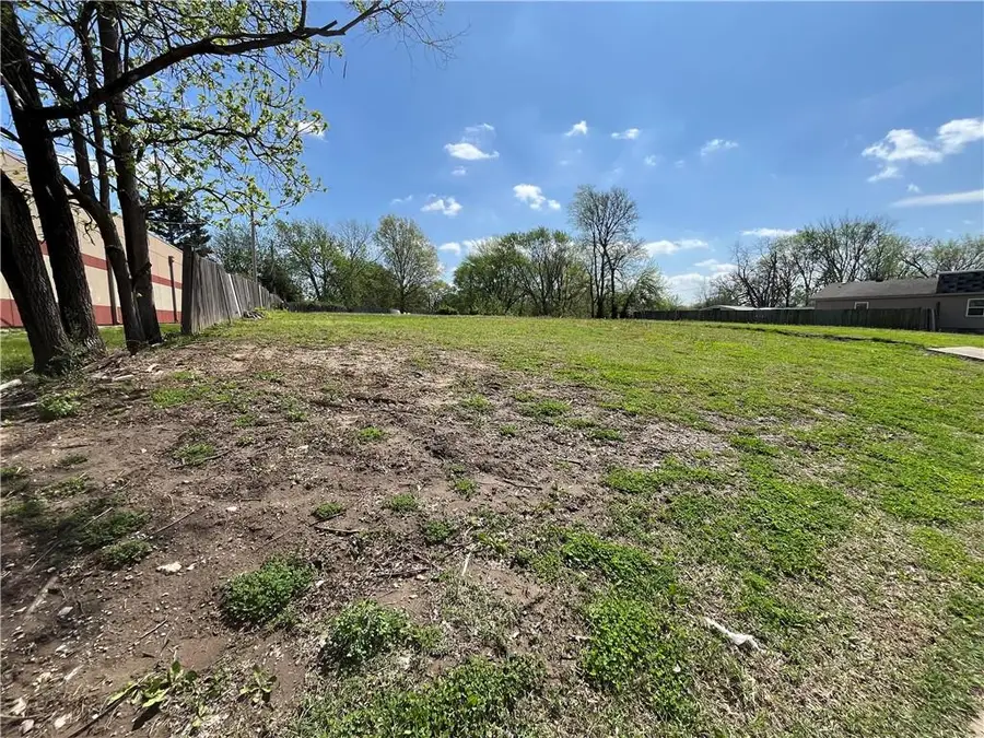 2331 S Sterling Avenue, Independence, MO 64054 - #2