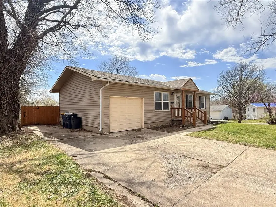 8701 E 92nd Place, Kansas City, MO 64138 - #3