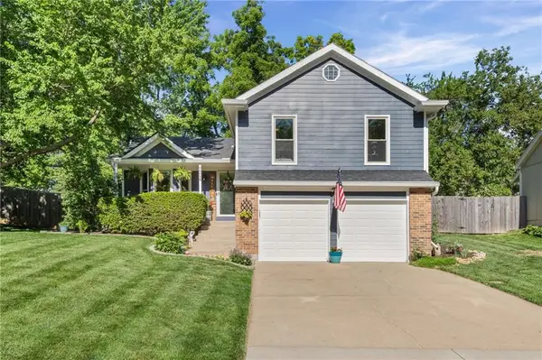 8609 Greenway Lane, Lenexa, KS 66215