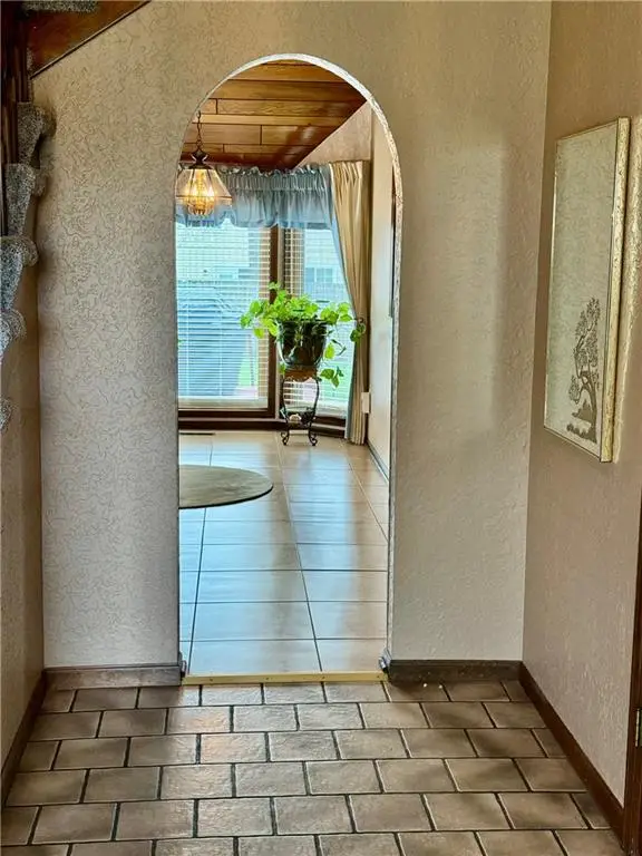 9805 Appleton Avenue, Kansas City, MO 64134 - #3