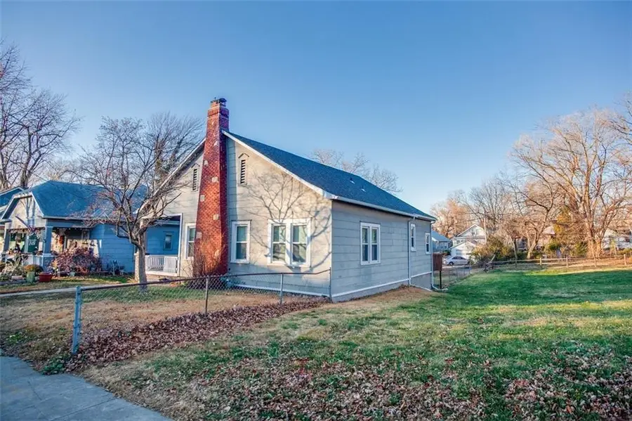 126 E Elm Street, Independence, MO 64050 - #2