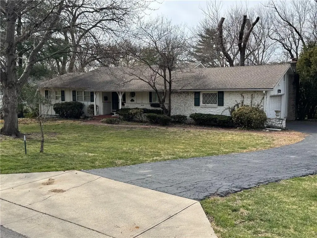 8724 Aberdeen Drive, Leawood, KS 66206 - #1