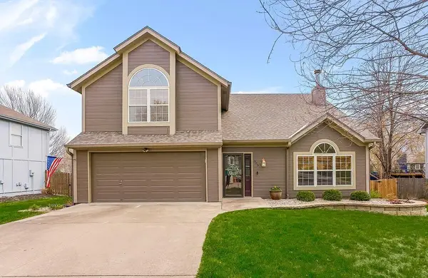 305 NE Fiddlewood Avenue, Lee's Summit, MO 64086