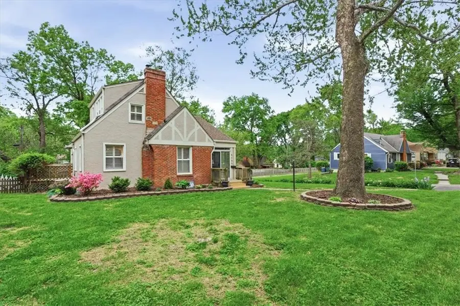 5153 Nall Avenue, Roeland Park, KS 66202 - #2