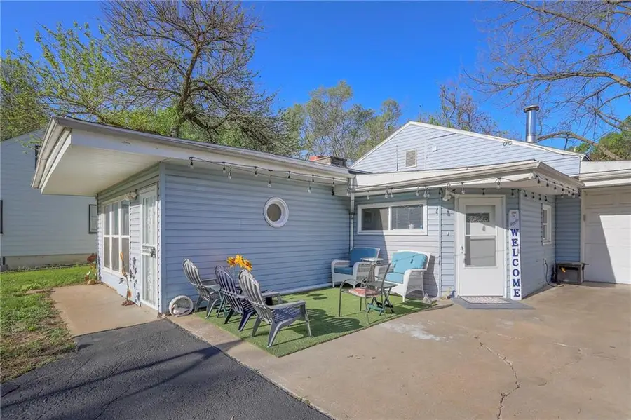 3030 N 75th Terrace, Kansas City, KS 66109 - #3