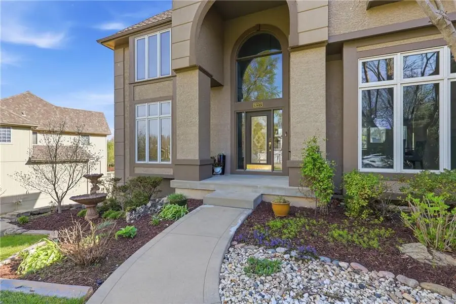 9227 Redbud Lane, Lenexa, KS 66220 - #2