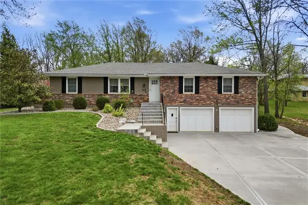 7401 NW Eastside Drive, Weatherby Lake, MO 64152