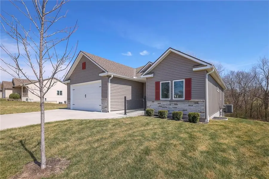 517 Village Lane, Harrisonville, MO 64701 - #2