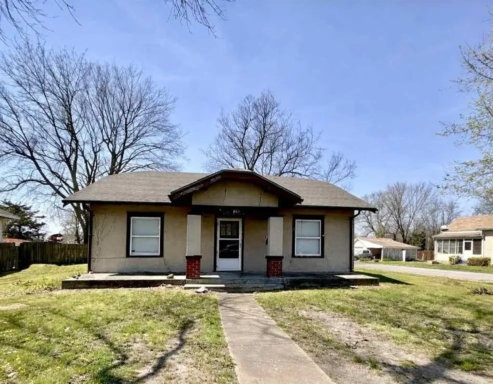 401 S Lynn Avenue, Columbus, KS 66725 - #1
