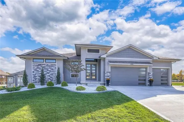 1117 Hummingbird Court, Greenwood, MO 64034