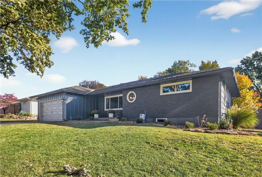 8309 Travis Lane, Overland Park, KS 66212 - #2