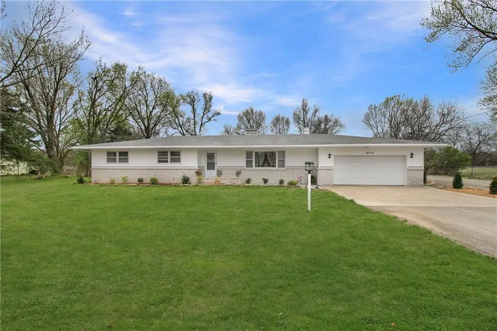 4712 Main Street, Parsons, KS 67357 - #1