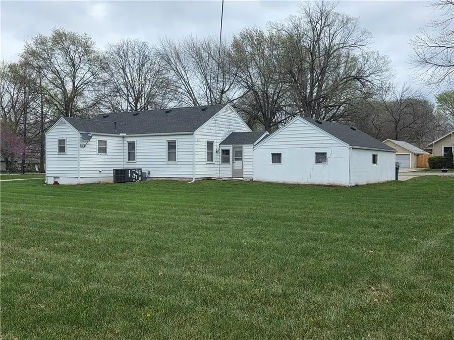 401 S 6th Street, Louisburg, KS 66053 - #2