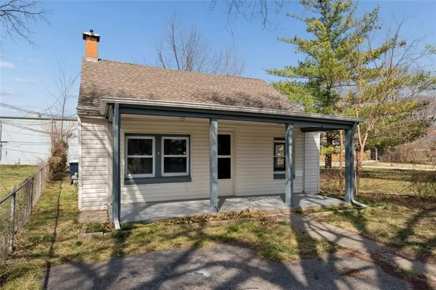 206 W 81st Street, Kansas City, MO 64114 - #2