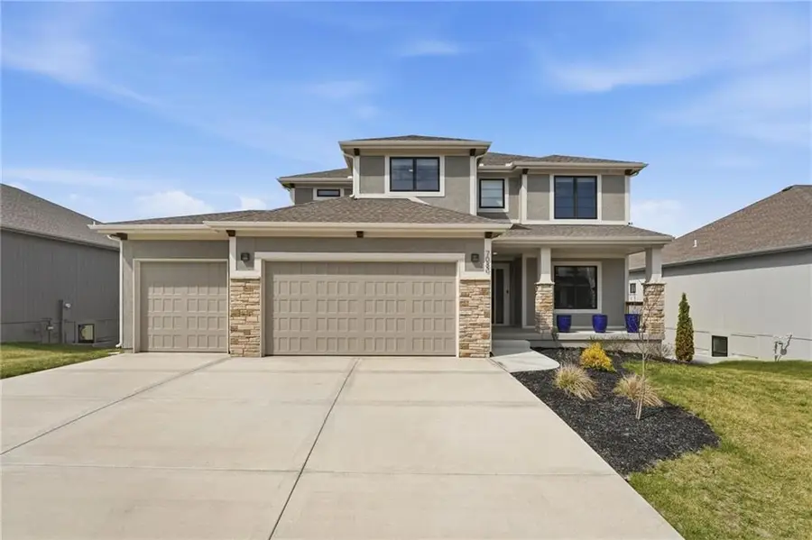 7080 NW Forest Lakes Drive, Parkville, MO 64152 - #2