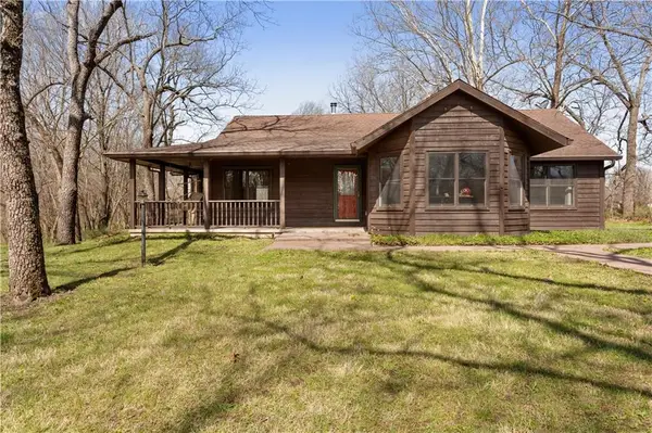 153 E 1250 Road, Baldwin City, KS 66006