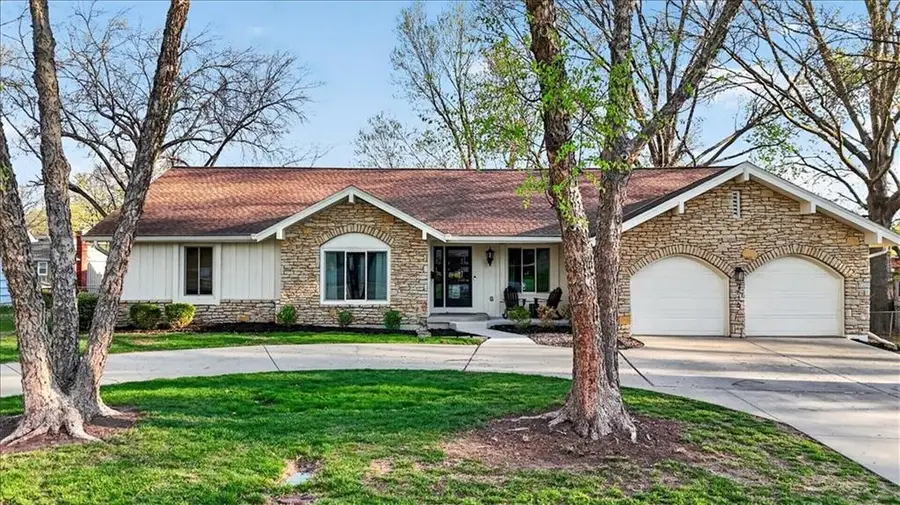 7616 W 98th Terrace, Overland Park, KS 66212 - #2