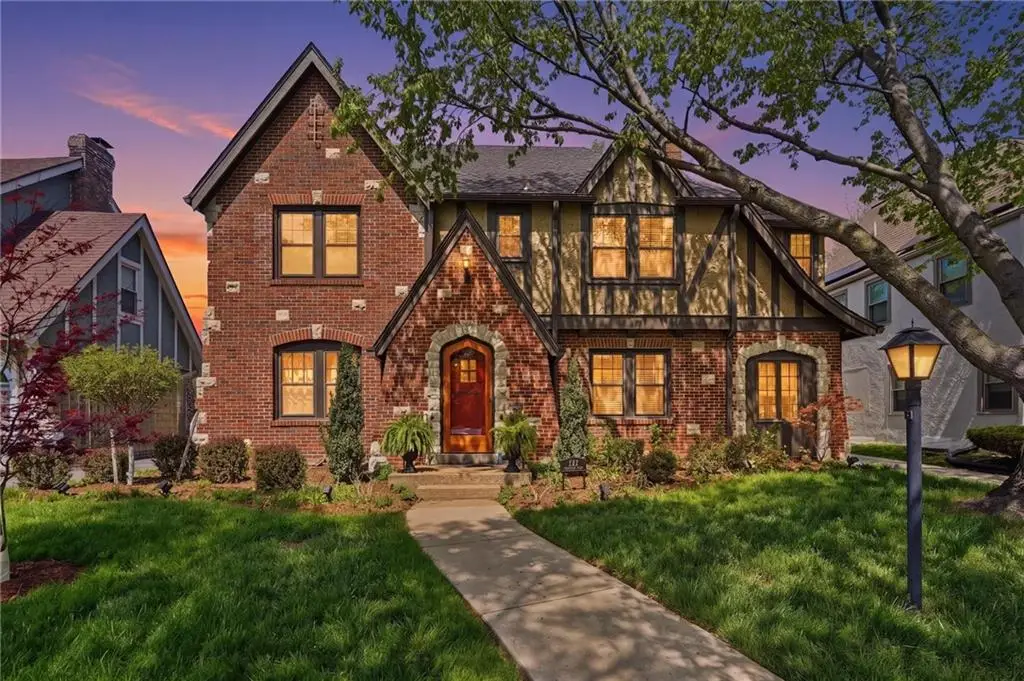 642 Romany Road, Kansas City, MO 64113 - #1