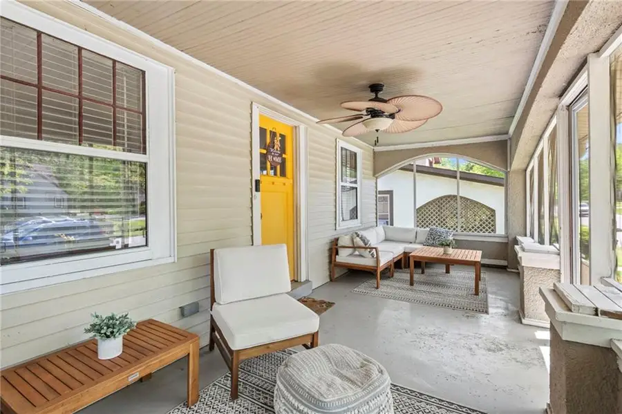 18 E 72nd Street, Kansas City, MO 64114 - #3