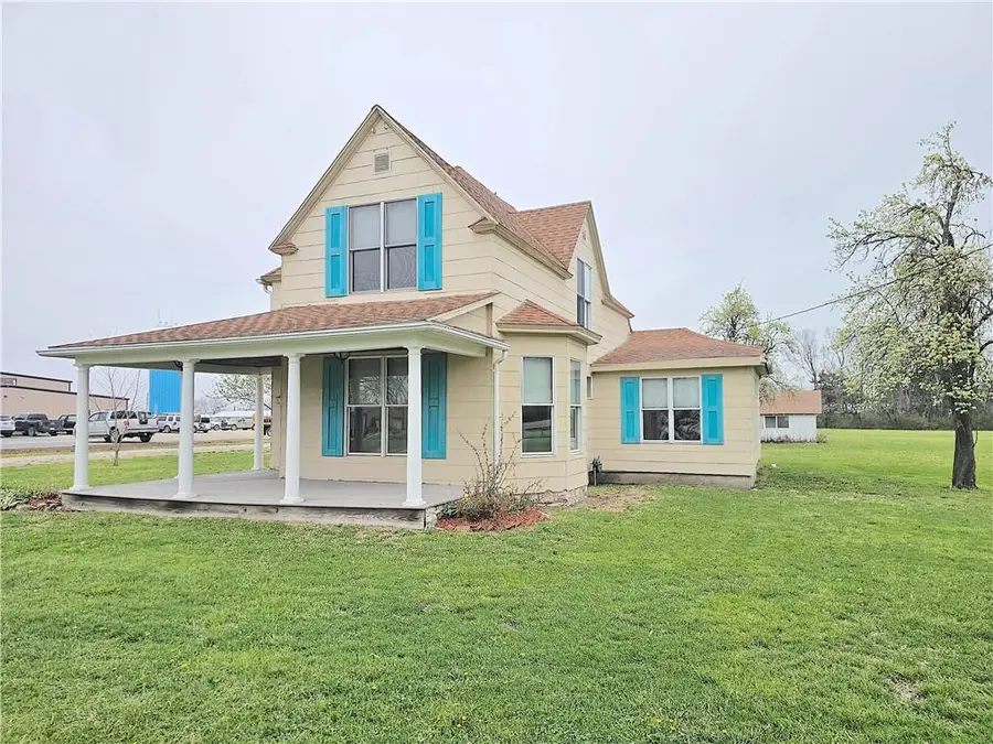 819 W 7th Avenue, Garnett, KS 66032 - #2