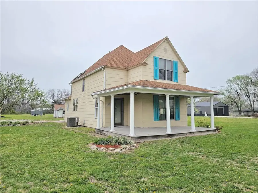 819 W 7th Avenue, Garnett, KS 66032 - #3