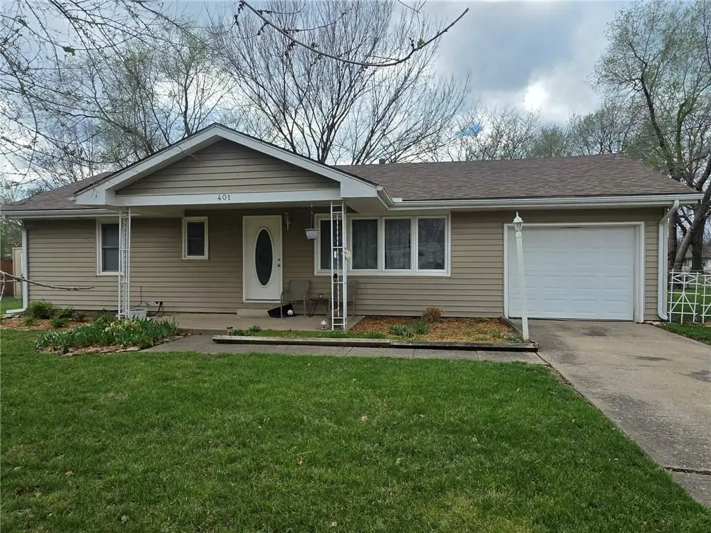 401 S Madison Street, Spring Hill, KS 66083 - #1