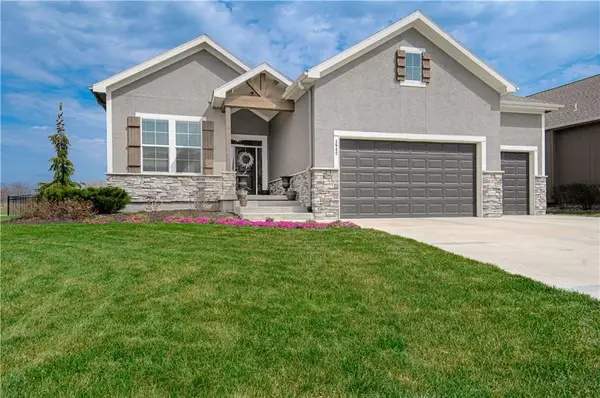 1542 SW Arbor Park Drive, Lee's Summit, MO 64082