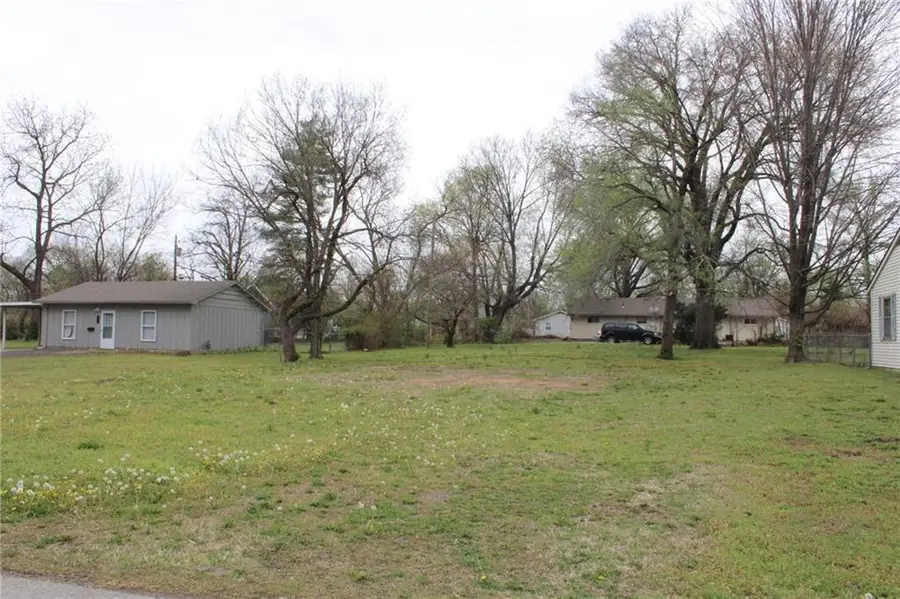 509 E Monroe Street, Pittsburg, KS 66762 - #2