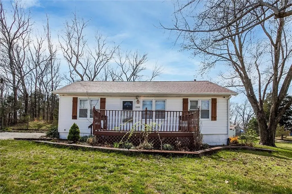 13201 NW Mohawk Road, Parkville, MO 64152 - #1