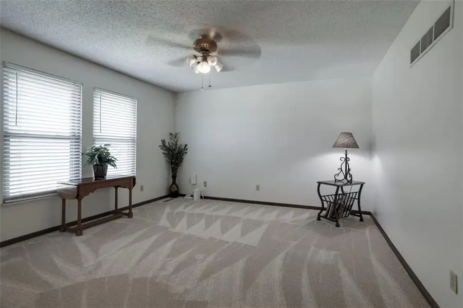 4605 N Brooklyn Avenue, Kansas City, MO 64116 - #3